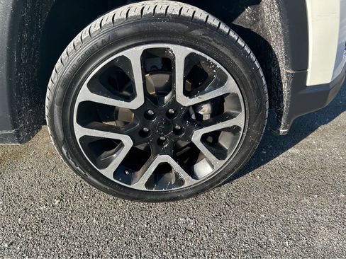 Used 2018 Jeep Grand Cherokee Limited image 34