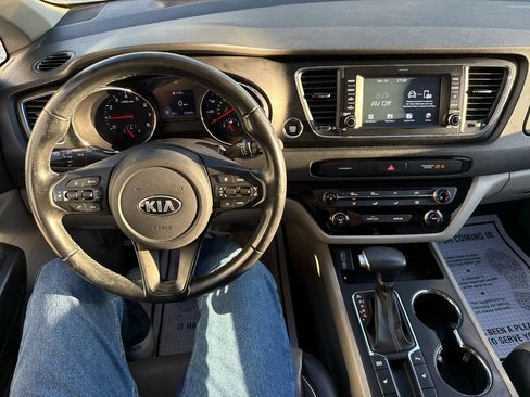 Used 2020 Kia Sedona EX image 12