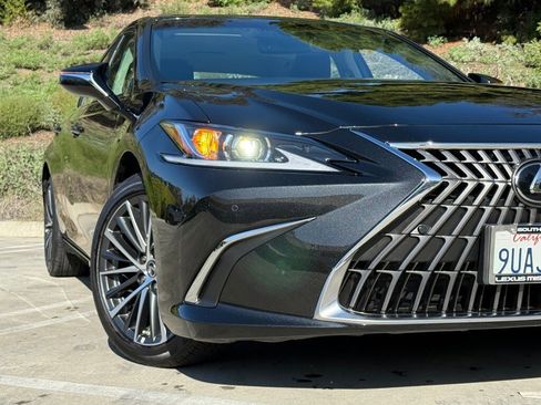 Certified 2025 Lexus ES 300h w/ Premium Package image 7