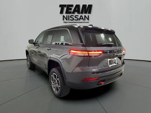 Used 2022 Jeep Grand Cherokee Trailhawk w/ Luxury Tech Group III AWD/4WD image 4