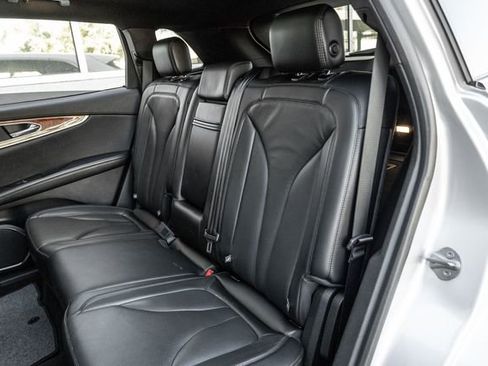 Used 2019 Lincoln Nautilus Reserve image 13