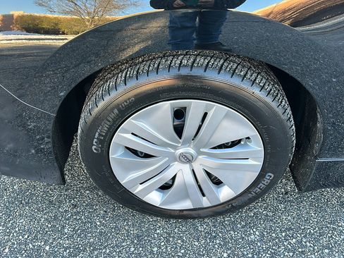 Certified 2023 Nissan Leaf S image 8