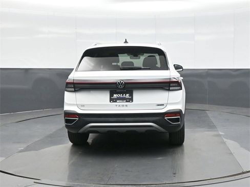 Used 2025 Volkswagen Taos SE w/ Panoramic Sunroof Package image 6