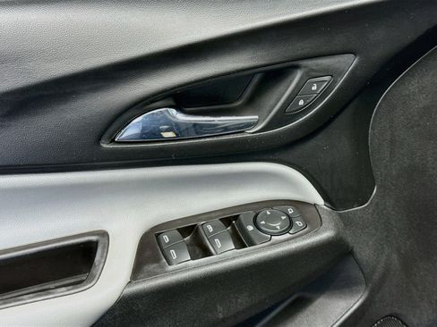 Used 2020 Chevrolet Equinox LS FWD image 15