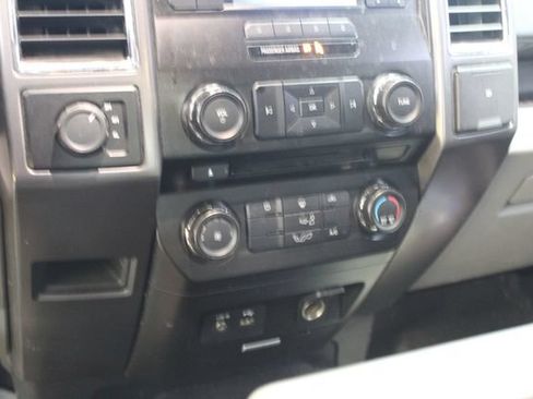 Used 2015 Ford F150 XLT AWD/4WD image 21
