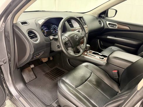 Used 2017 Nissan Pathfinder Platinum image 31