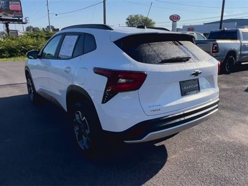 Used 2024 Chevrolet Trax LT w/ Driver Confidence Package image 7