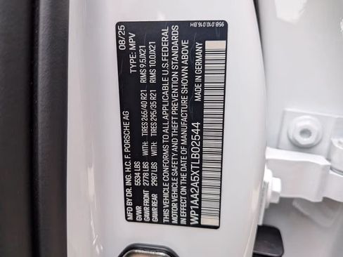 Certified 2026 Porsche Macan AWD/4WD image 27