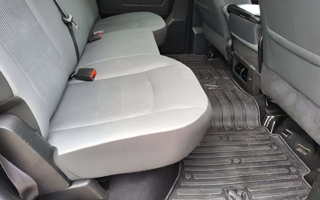 Used 2023 RAM 1500 Classic SLT w/ Electronics Group AWD/4WD image 33