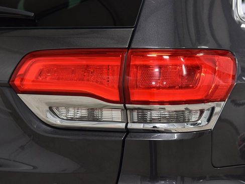 Used 2017 Jeep Grand Cherokee Limited image 19