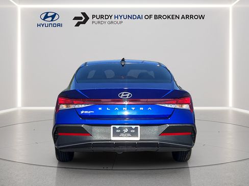 Certified 2024 Hyundai Elantra SE FWD image 6