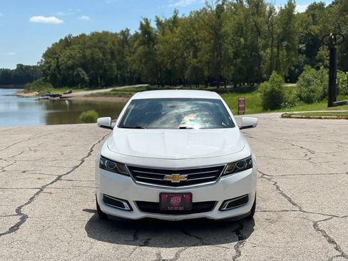 Used 2017 Chevrolet Impala LT w/ Convenience Package FWD image 2