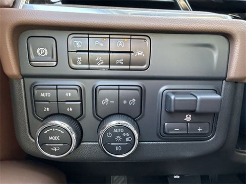 New 2025 Chevrolet Suburban High Country image 19