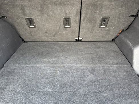 Used 2022 GMC Terrain SLE image 17