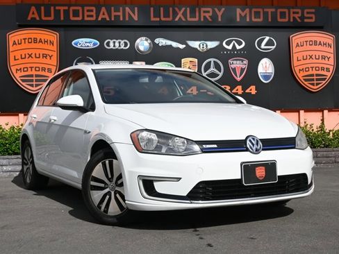 Used 2016 Volkswagen e-Golf SE w/ DC Fast Charging Package image 1
