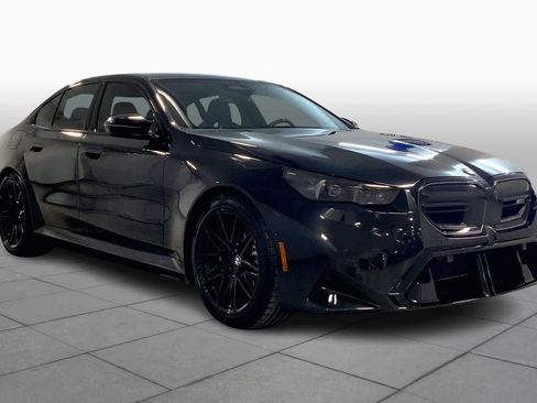 Certified 2025 BMW M5 w/ Executive Package image 6