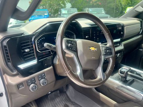 Used 2022 Chevrolet Silverado 1500 LTZ AWD/4WD image 16