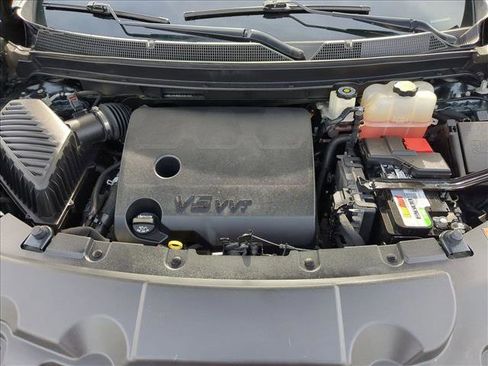 Used 2021 Chevrolet Traverse LT image 23