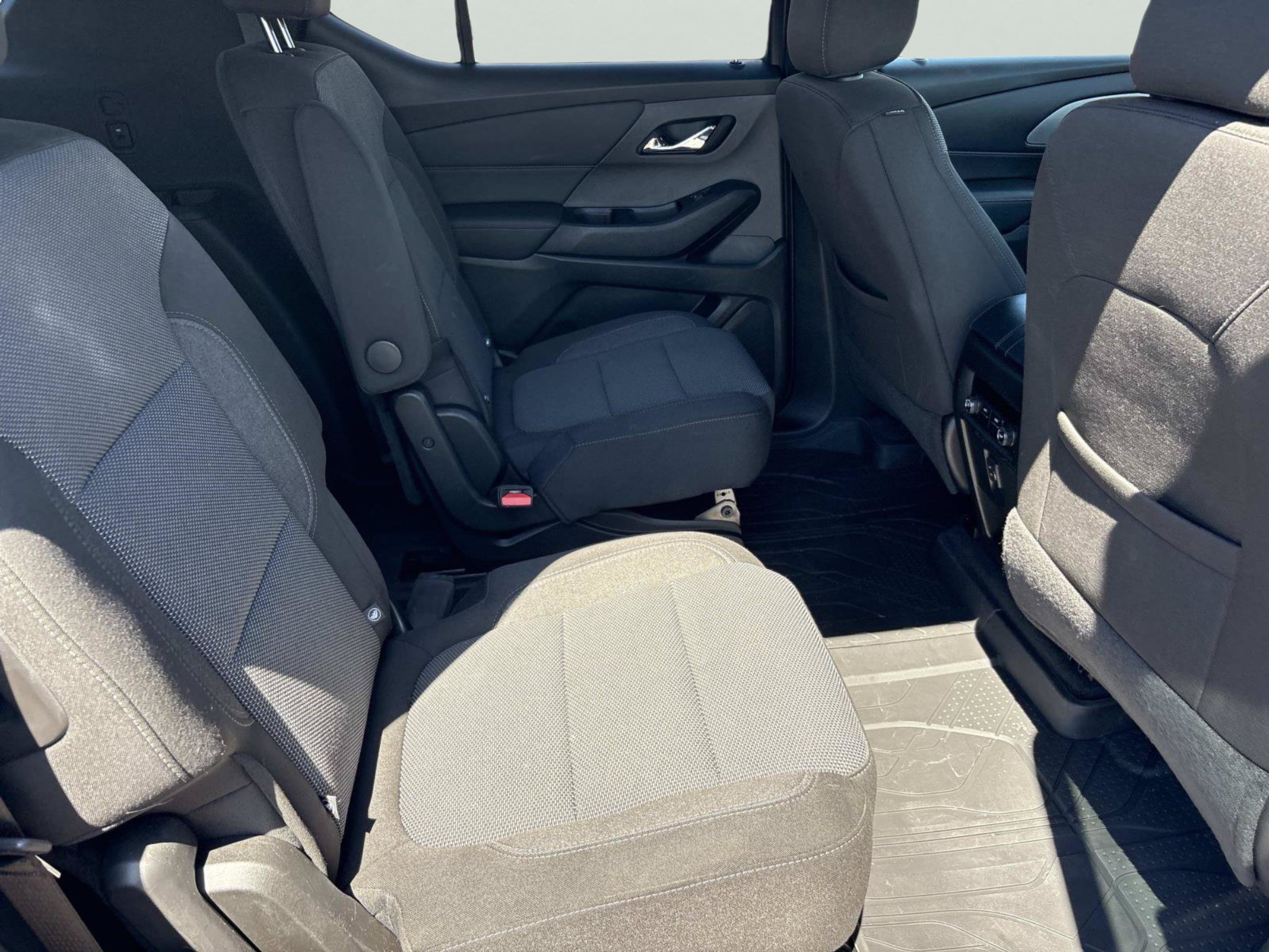 Used 2023 Chevrolet Traverse LT FWD image 19