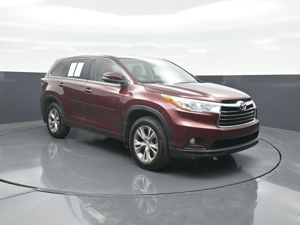 Used 2015 Toyota Highlander XLE AWD/4WD image 1