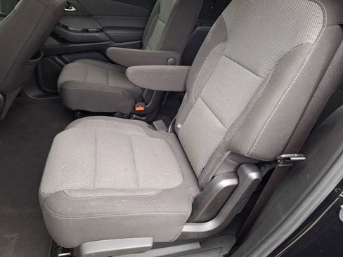 Used 2023 Chevrolet Traverse LT image 21