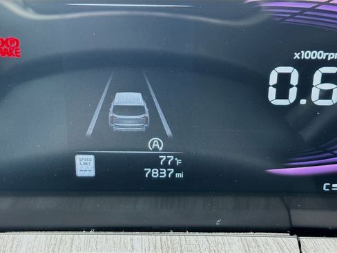 Used 2025 Kia Telluride EX w/ EX Captain's Chair Package image 8