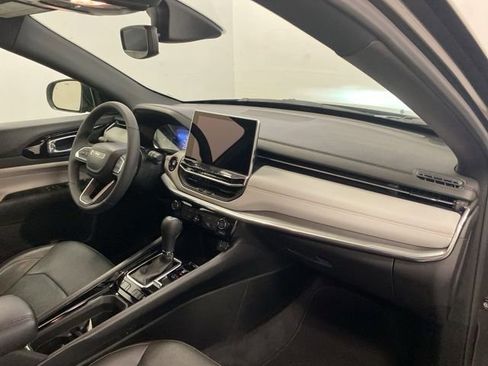 Used 2023 Jeep Compass Limited image 23