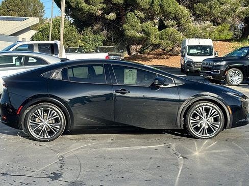 Used 2023 Toyota Prius XLE image 3