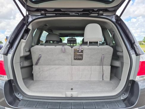 Used 2012 Toyota Highlander Limited w/ Tow Pkg FWD image 6