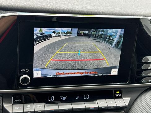 Used 2025 Toyota Camry SE image 16