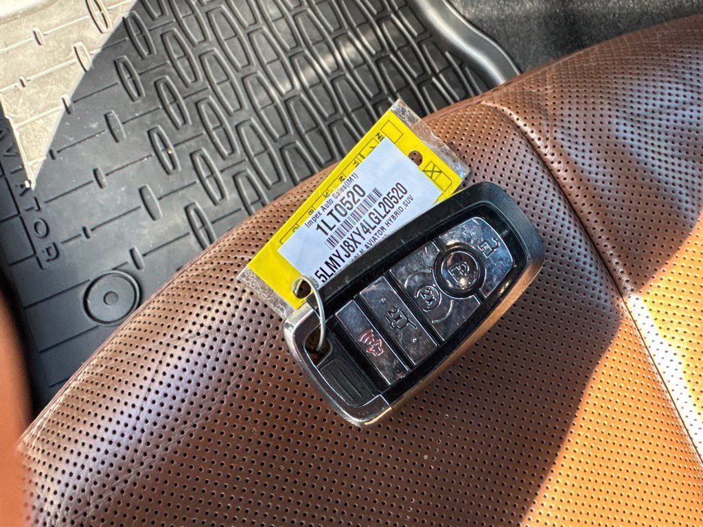 Used 2020 Lincoln Aviator Grand Touring w/ Elements Package Plus AWD/4WD image 37