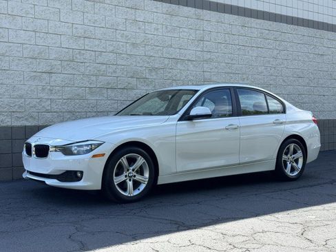 Used 2015 BMW 320i Sedan RWD image 12