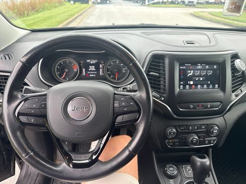 Used 2021 Jeep Cherokee Latitude Plus AWD/4WD image 7