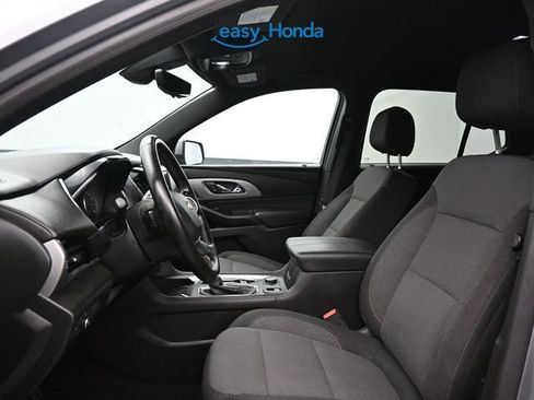 Used 2023 Chevrolet Traverse LT image 15