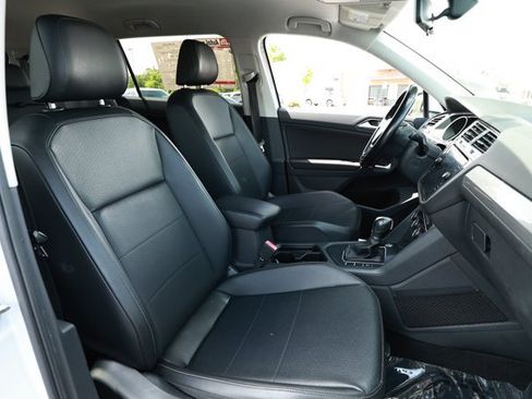 Used 2018 Volkswagen Tiguan SEL FWD image 26