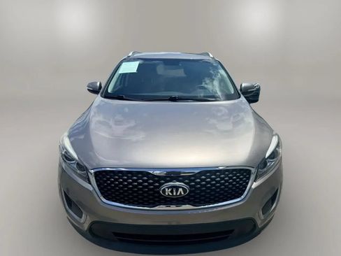 Used 2018 Kia Sorento FWD image 3