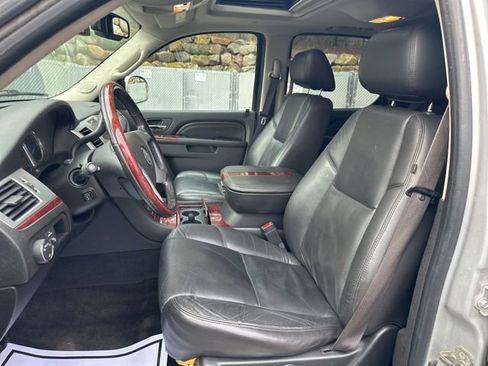 Used 2010 Cadillac Escalade Luxury AWD/4WD image 14