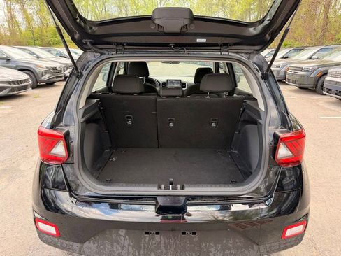 Used 2025 Hyundai Venue SEL FWD image 30