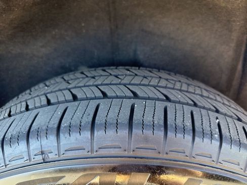 Used 2021 Chevrolet Traverse LT image 35