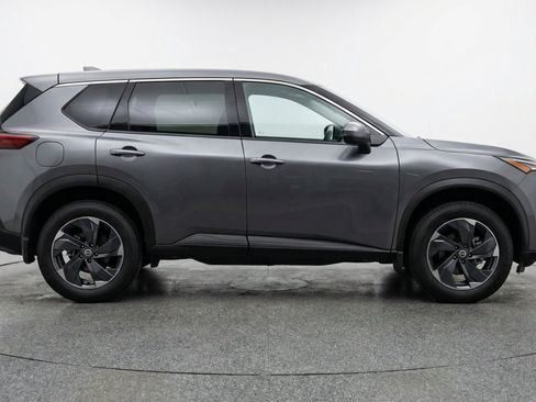Used 2025 Nissan Rogue SV AWD/4WD image 11