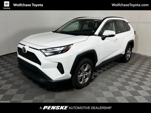 Used 2025 Toyota RAV4 XLE AWD/4WD image 1