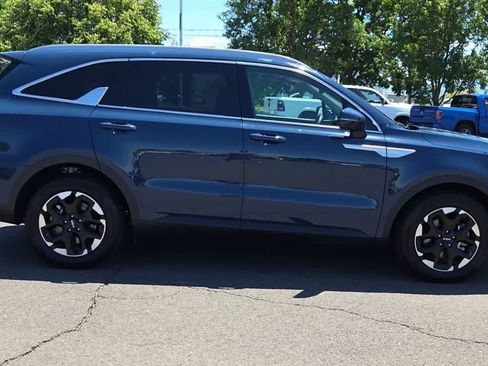 Used 2024 Kia Sorento S w/ Panoramic Sunroof Package FWD image 9