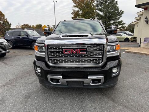 Used 2019 GMC Sierra 2500 Denali image 2
