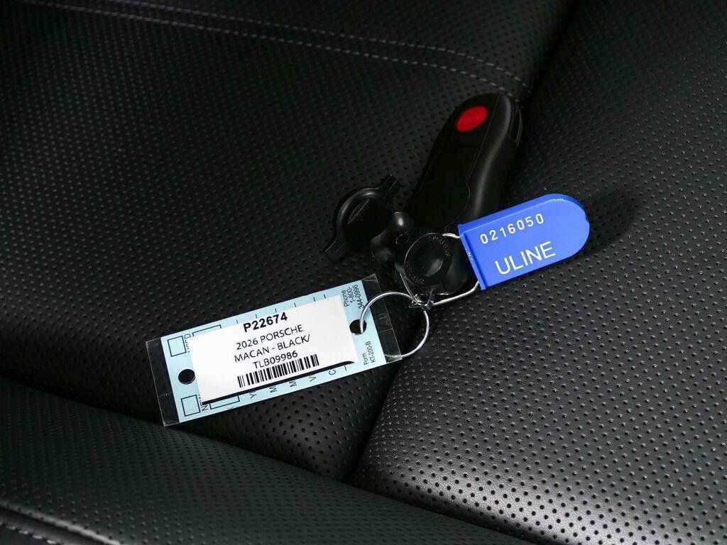 Certified 2026 Porsche Macan AWD/4WD image 40