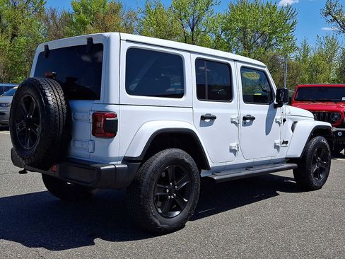 Used 2022 Jeep Wrangler Unlimited Sahara AWD/4WD image 6