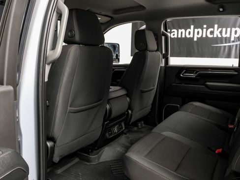 Used 2024 Chevrolet Silverado 2500 LT image 40