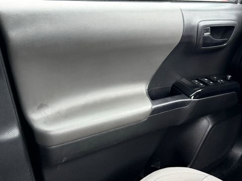 Used 2023 Toyota Tacoma SR image 31