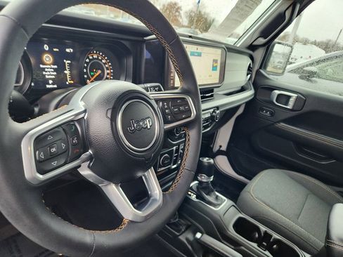 Used 2024 Jeep Wrangler Sahara image 12