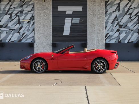 Used 2010 Ferrari California RWD image 1