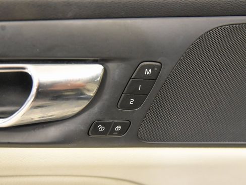 Used 2020 Volvo S60 T6 Momentum w/ Protection Package Premier image 18